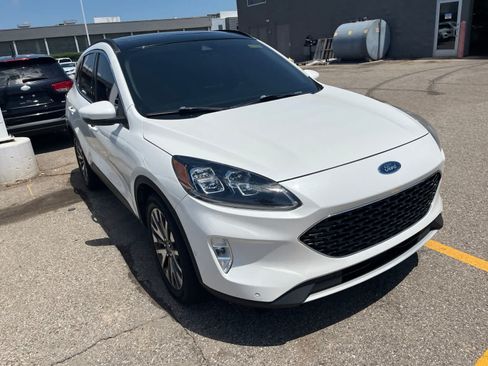 Used 2020 Ford Escape Titanium AWD/4WD image 21