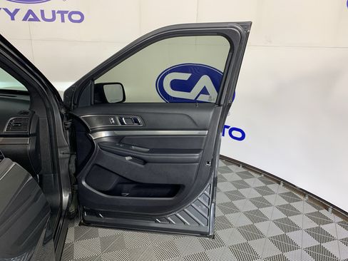 Used 2019 Ford Explorer XLT w/ Equipment Group 202A FWD image 39
