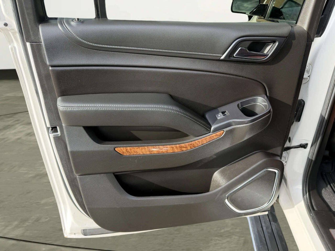 Used 2019 Chevrolet Suburban Premier w/ Premier Plus Edition AWD/4WD image 26
