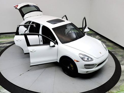 Used 2013 Porsche Cayenne Diesel AWD/4WD image 37