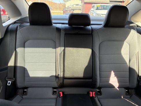 Used 2025 Volkswagen Jetta SE w/ Sunroof Package image 19