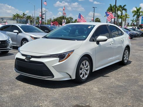 Used 2025 Toyota Corolla LE w/ Convenience Package FWD image 6