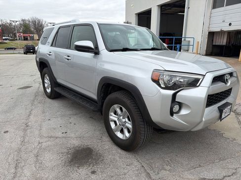 Used 2015 Toyota 4Runner SR5 image 3