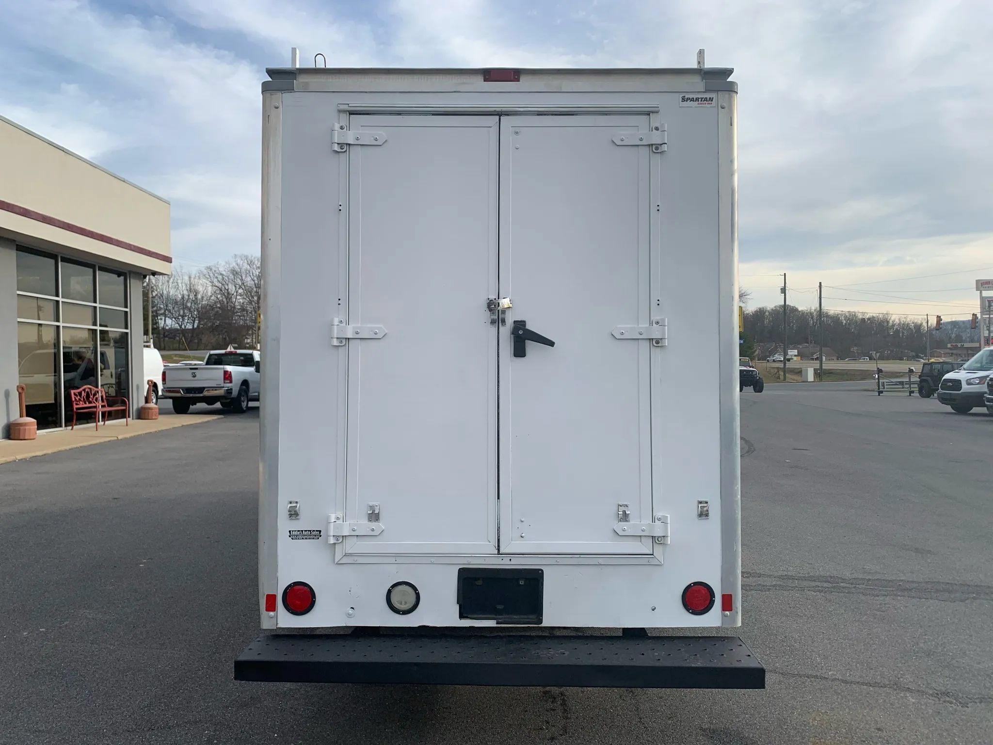 Used 2016 Chevrolet Express 3500 RWD image 6