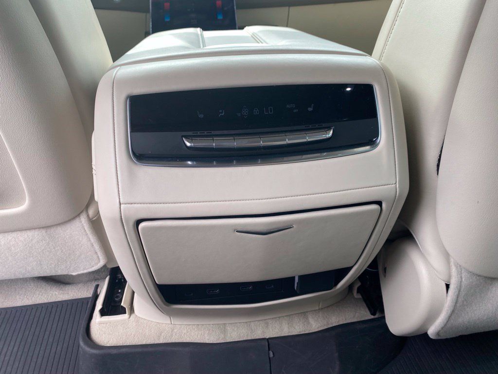 Used 2025 Cadillac Escalade Sport Platinum w/ LPO, ONYX Package AWD/4WD image 29