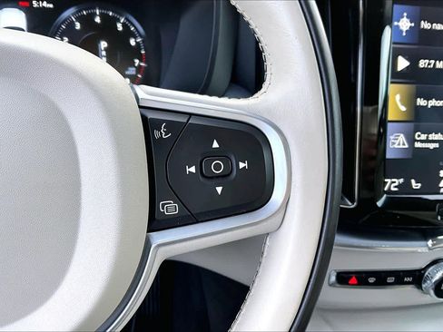 Used 2020 Volvo XC60 T6 Momentum image 23