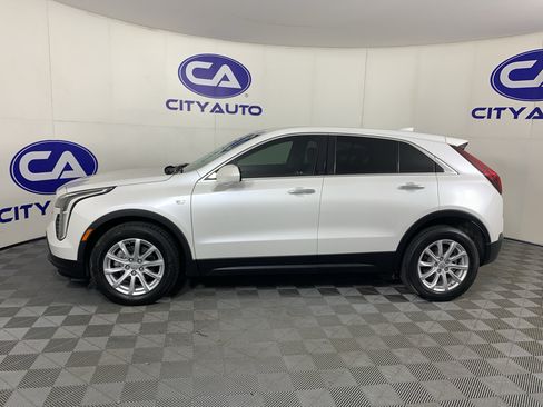 Used 2021 Cadillac XT4 Luxury w/ Cold Weather Package FWD image 6