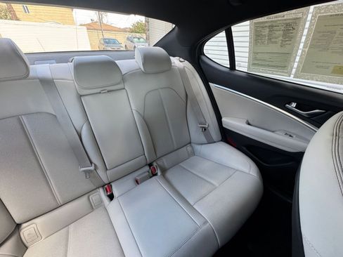 Used 2025 Genesis G70 2.5T image 37