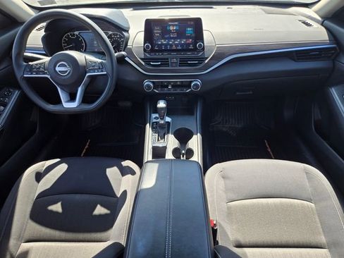 Used 2025 Nissan Altima 2.5 SV FWD image 14