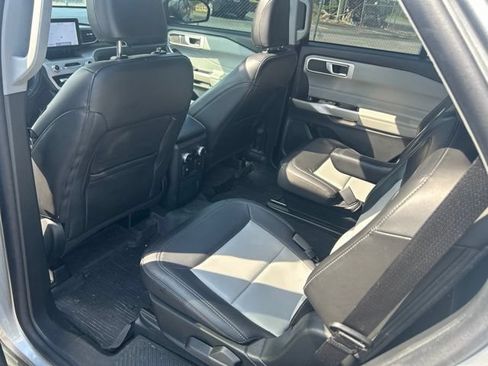 Used 2023 Ford Explorer XLT w/ Equipment Group 202A RWD image 20