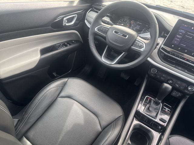 Used 2025 Jeep Compass Limited AWD/4WD image 32