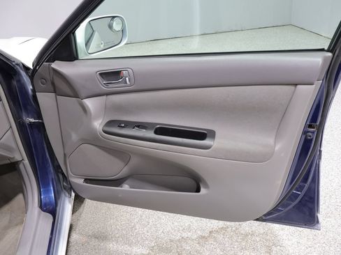 Used 2005 Toyota Camry LE FWD image 24