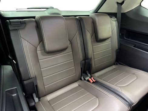 Used 2025 Volkswagen Atlas SEL AWD/4WD image 43