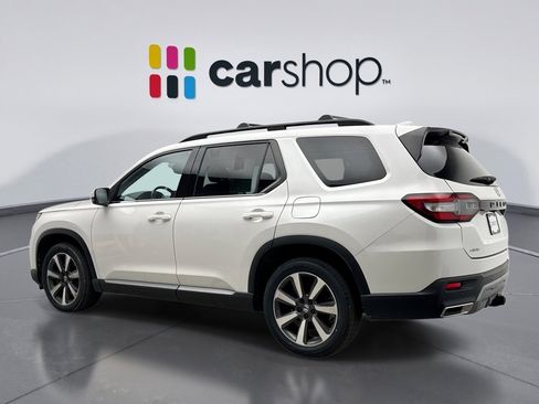 Used 2023 Honda Pilot Touring image 3