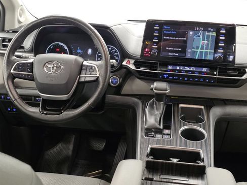 Used 2022 Toyota Sienna Limited AWD/4WD image 5