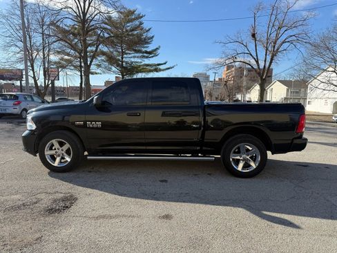 Used 2018 RAM 1500 Express w/ Express Value Package image 4