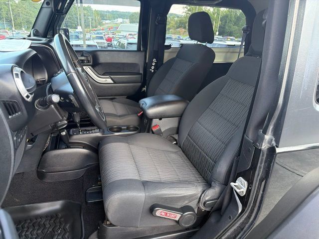 Used 2011 Jeep Wrangler Rubicon w/ Call of Duty Group AWD/4WD image 15