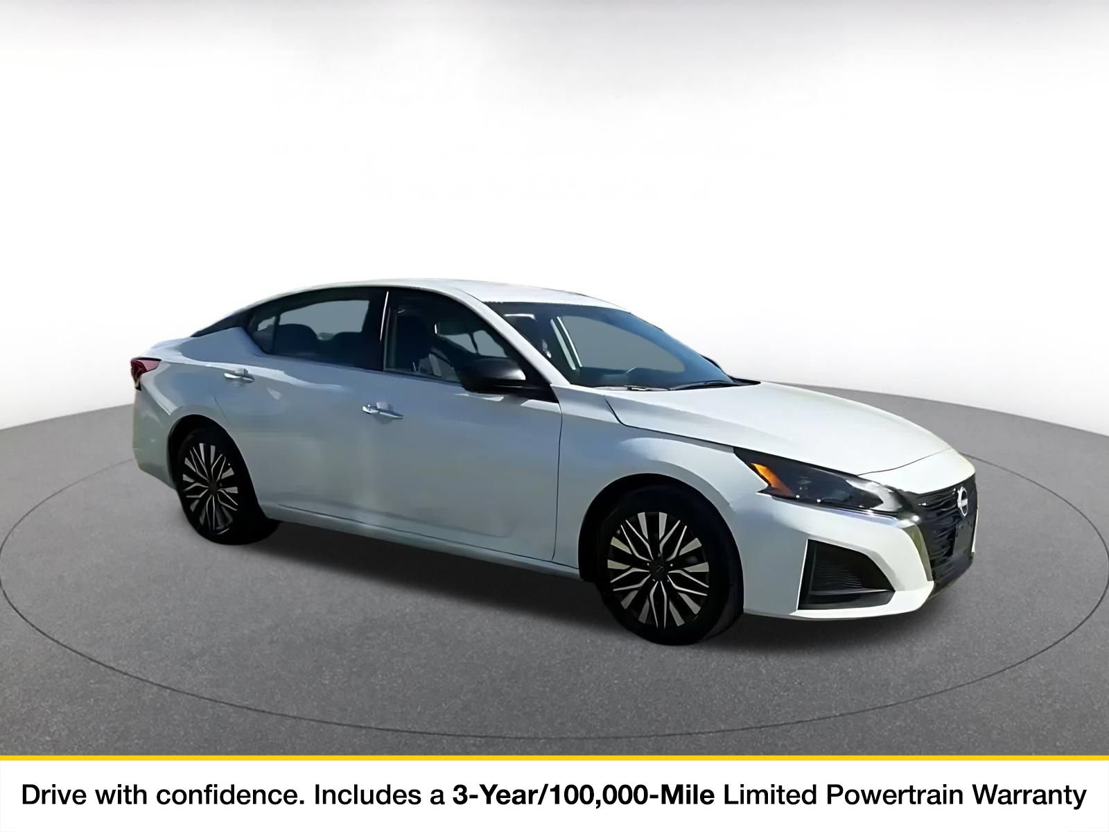 Used 2025 Nissan Altima 2.5 SV FWD image 2
