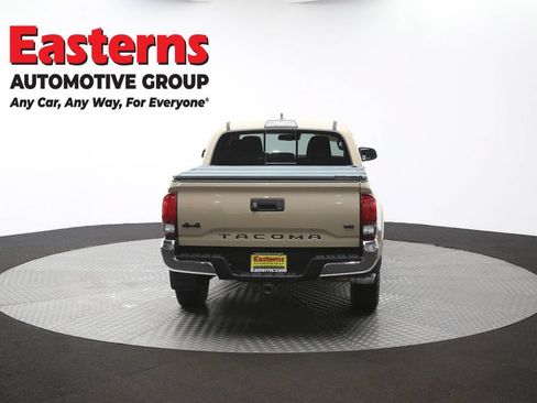 Used 2018 Toyota Tacoma SR5 AWD/4WD image 35