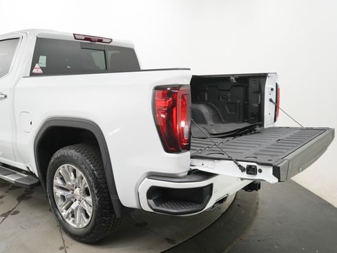 Used 2022 GMC Sierra 1500 Denali w/ Technology Package AWD/4WD image 11