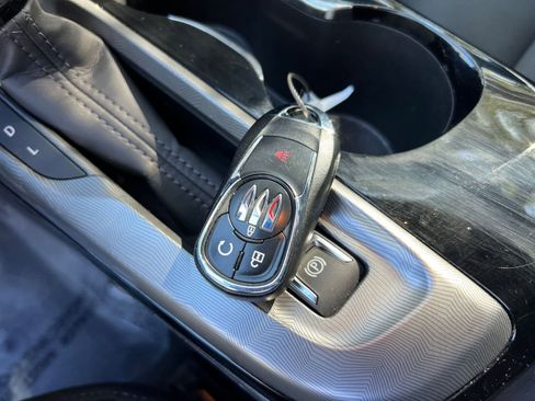 Used 2025 Buick Envista Sport Touring image 18