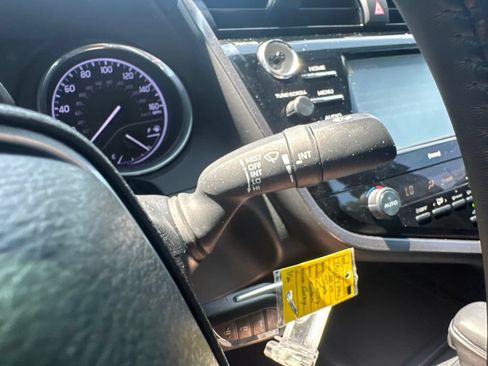 Used 2020 Toyota Camry SE FWD image 41
