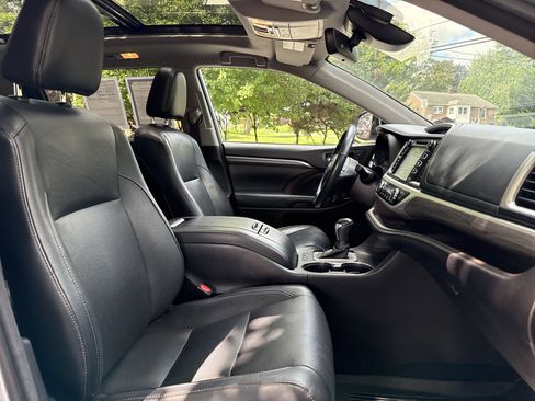 Used 2018 Toyota Highlander Limited Platinum image 9