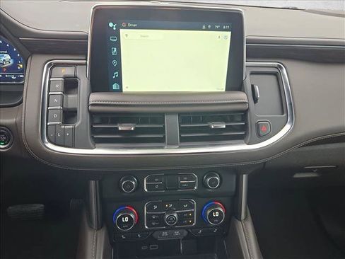 Used 2024 Chevrolet Suburban LT RWD image 15