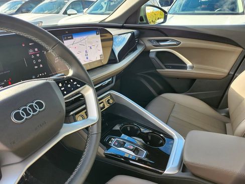 Certified 2025 Audi Q5 Premium image 8