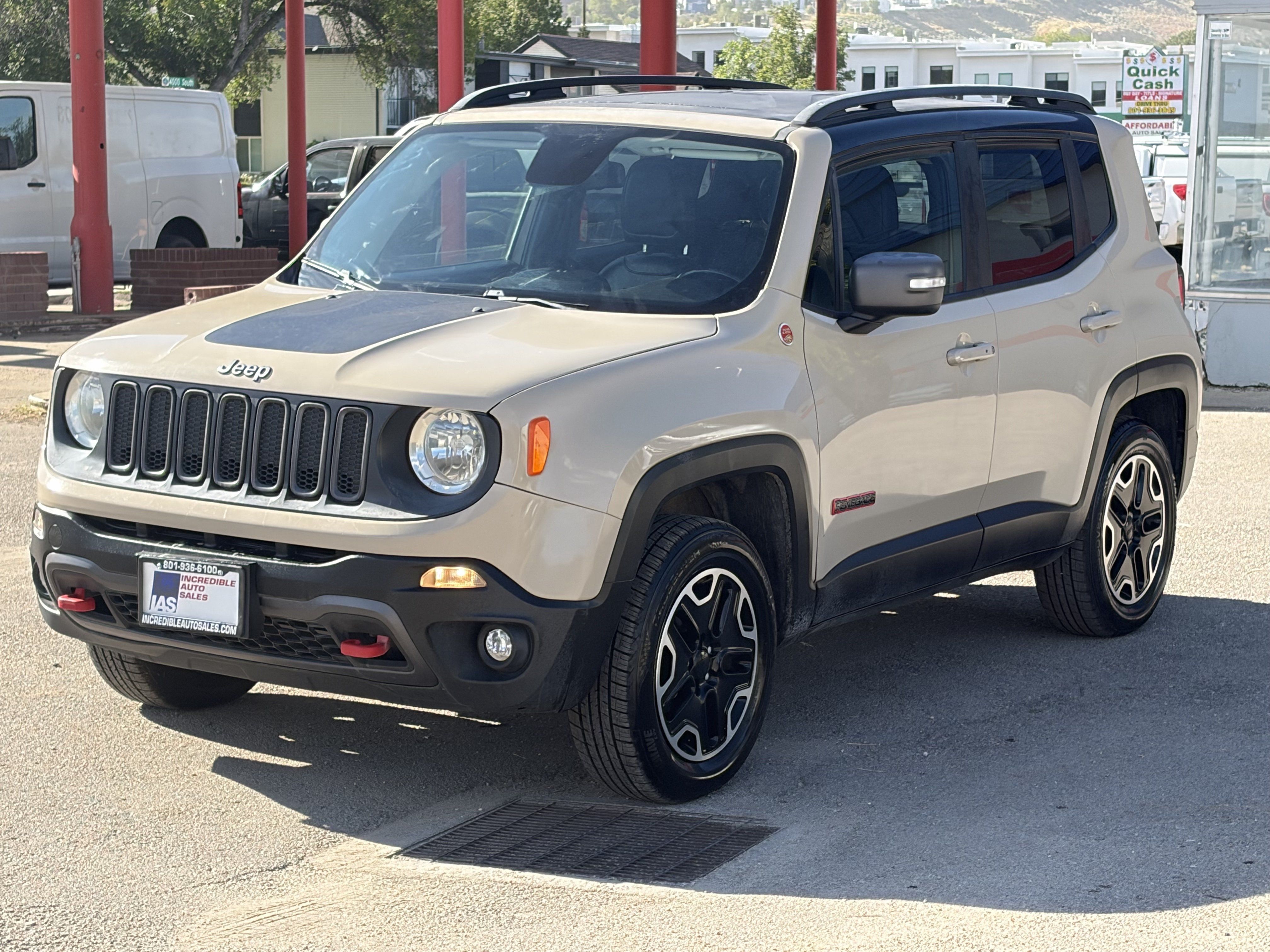 Used 2016 Jeep Renegade Trailhawk w/ Premium Trailhawk Package AWD/4WD image 2