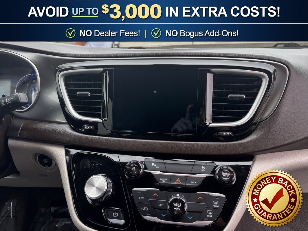 Used 2017 Chrysler Pacifica Touring FWD image 26