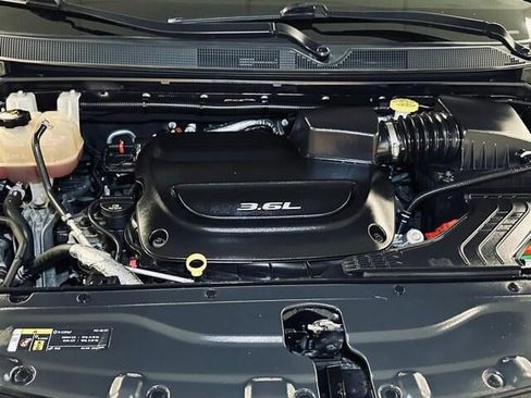 Used 2018 Chrysler Pacifica Touring Plus FWD image 25
