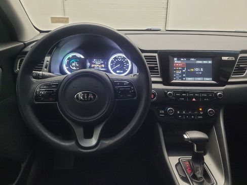 Used 2017 Kia Niro LX image 22
