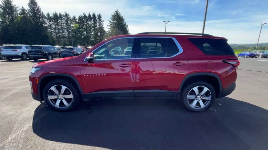 Used 2023 Chevrolet Traverse LT w/ LT Premium Package AWD/4WD image 5