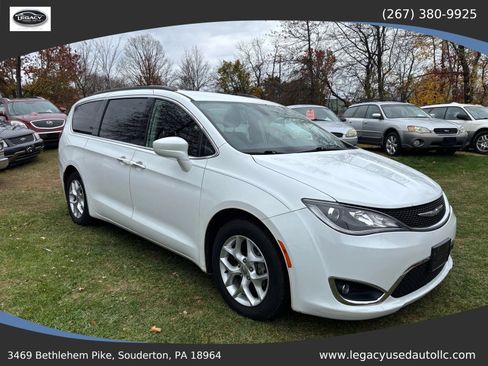 Used 2018 Chrysler Pacifica Touring Plus w/ Tire & Wheel Group image 1