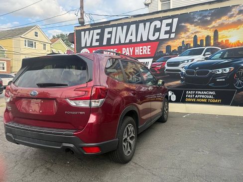 Used 2019 Subaru Forester Premium AWD/4WD image 14