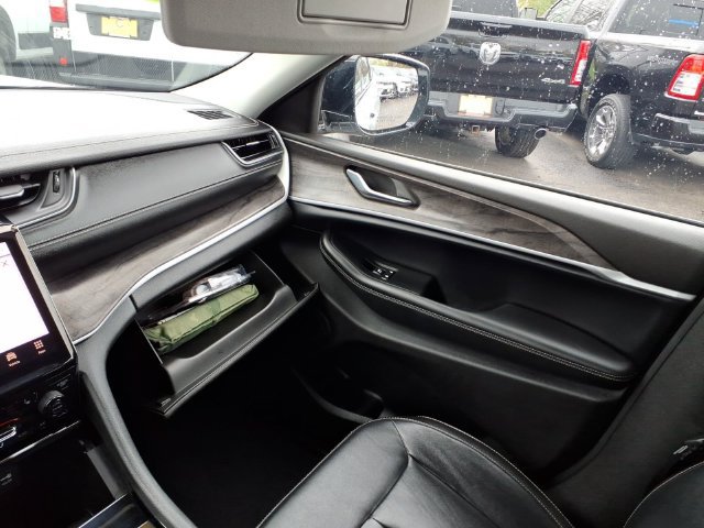 Used 2023 Jeep Grand Cherokee L Limited AWD/4WD image 20