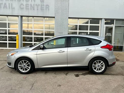 Used 2017 Ford Focus SE image 3