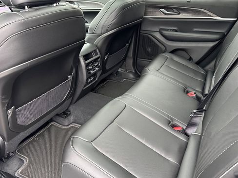 New 2025 Jeep Grand Cherokee Limited w/ Luxury Tech Group II image 14