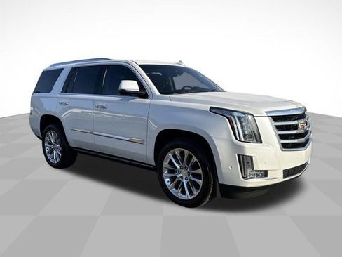 Used 2019 Cadillac Escalade Premium Luxury image 3