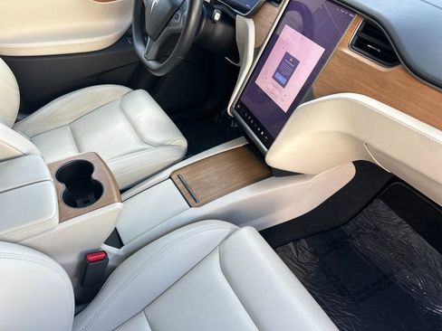 Used 2020 Tesla Model X Long Range AWD/4WD image 16