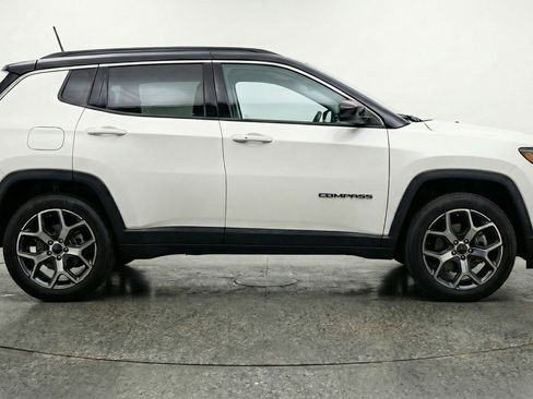 Used 2025 Jeep Compass Limited image 11