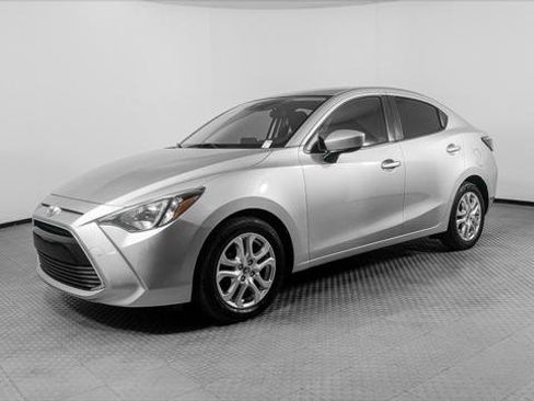 Used 2018 Toyota Yaris iA FWD image 2