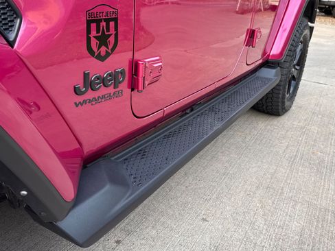 Used 2021 Jeep Wrangler Unlimited Sahara image 8