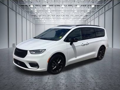 Used 2025 Chrysler Pacifica Limited