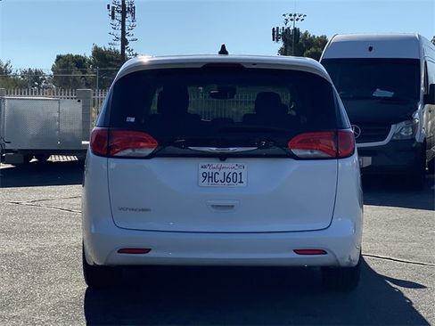 Used 2023 Chrysler Voyager LX image 6