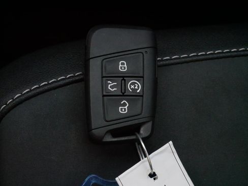 Used 2022 Volkswagen Taos SE image 32