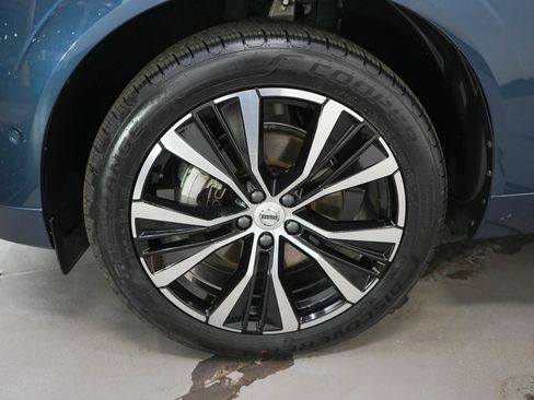 Used 2024 Volvo XC60 B5 Plus image 29