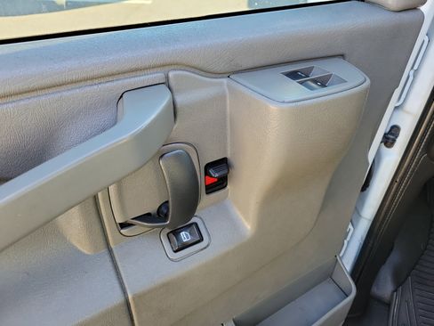 Used 2020 GMC Savana 2500 w/ Driver Convenience Package image 19