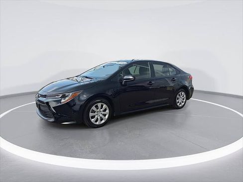 Used 2026 Toyota Corolla LE FWD image 5